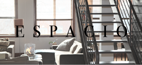 Imagen de la sala de un apartamento con texto con frase de Bruno Zevi-Adaptada para celular