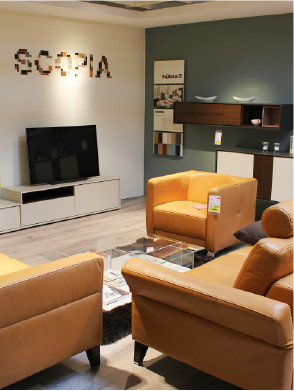 fotografía de una sala con moviliario color amarillo